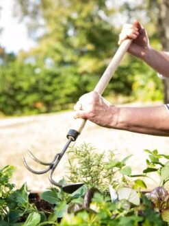 Gardener's Lifetime Raised Bed Cultivator -Backyard Bloomers 8587960 3527 tif