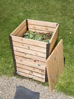 Cedar Compost Bin -Backyard Bloomers 8597527 1335 tif