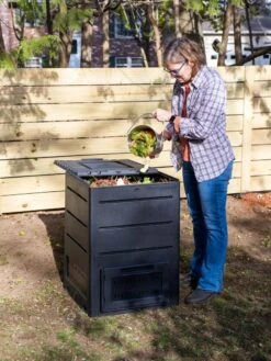 Deluxe Pyramid Composter II -Backyard Bloomers 8600227 0586 tif