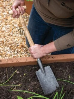 Gardener’s Lifetime Perennial Spade With Short T-Handle -Backyard Bloomers 8600310 3318 tif