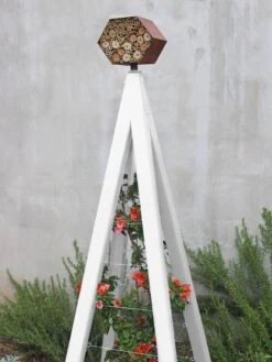 Bee Bungalow + Akoris Garden Tuteur Jr. -Backyard Bloomers 8600532 03v bee bungalow akoris garden tuteur cloud white