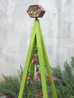 Bee Bungalow + Akoris Garden Tuteur Jr. -Backyard Bloomers 8600532 05v bee bungalow akoris garden tuteur leaf green