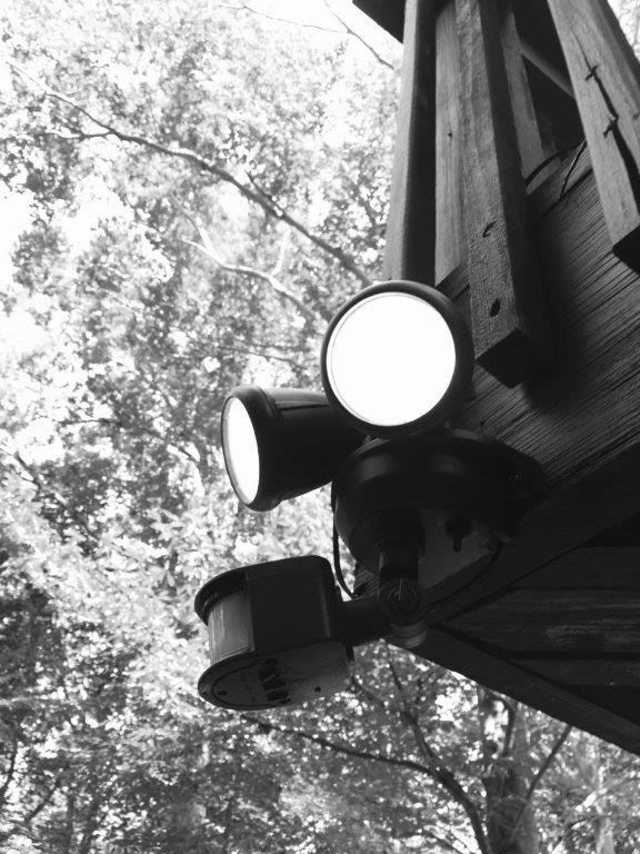 MAXSA®Solar Dual Head LED Motion Activated Light 5 MAXSA®Solar Dual Head LED Motion Activated Light - Image 3