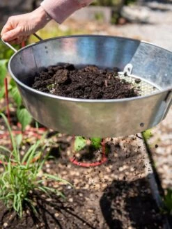 Gardener's Compost Soil Sifter -Backyard Bloomers 8611018 160 tif