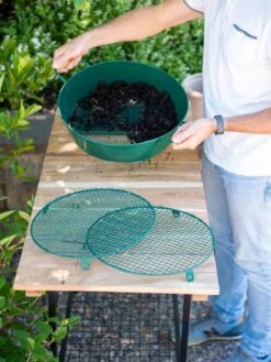 Gardener's Compost Soil Sifter -Backyard Bloomers 8611018 168 tif