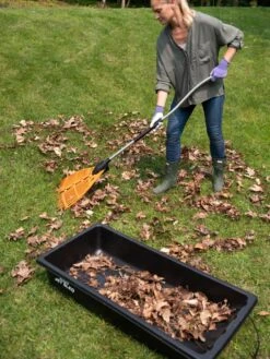 Gardener's Summer Sled And Cover -Backyard Bloomers 8611047 025 tif 1