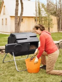 Compost Tumbler -Backyard Bloomers GS37459 04 tif